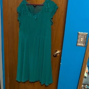 Elegant Green Midi Dress